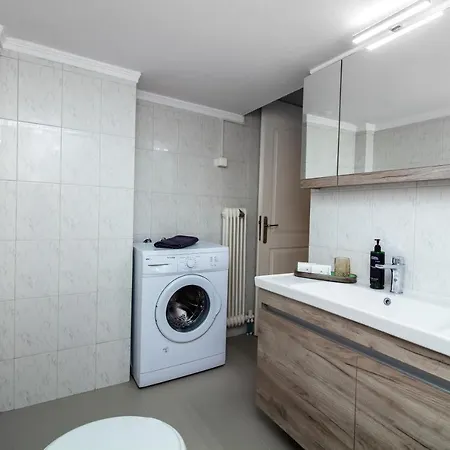 Elly's 纳夫普利翁