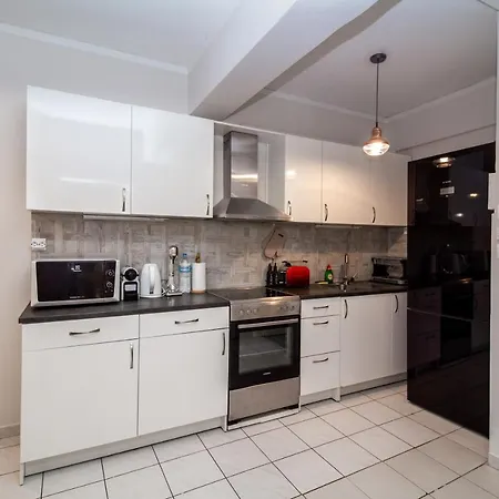 Elly's 纳夫普利翁