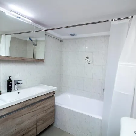 Elly's * 纳夫普利翁